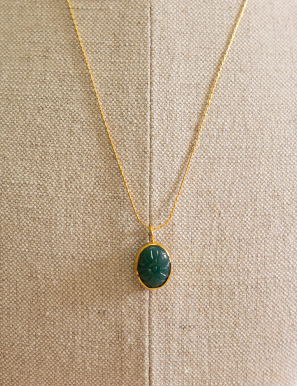 Collar plata, chapado en oro con piedra natural tallada 