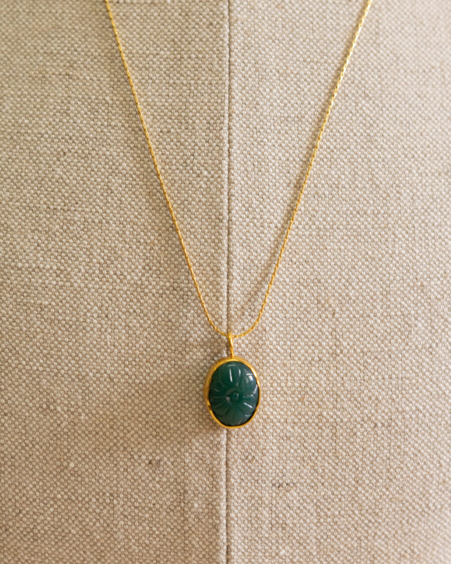 Collar plata, chapado en oro con piedra natural tallada 
