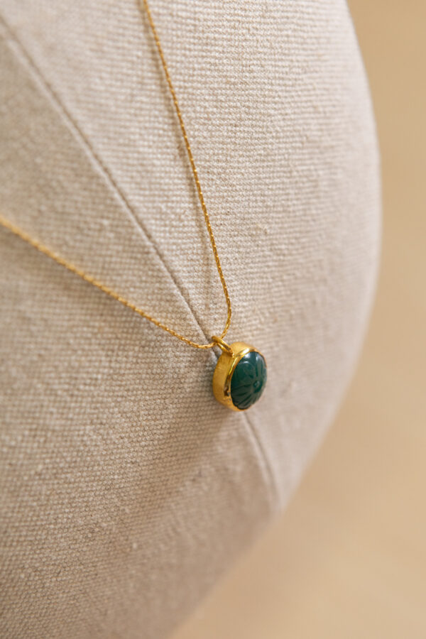 Collar plata, chapado en oro con piedra natural tallada 
