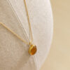 Collar de plata, chapado en oro con piedra natural tallada 