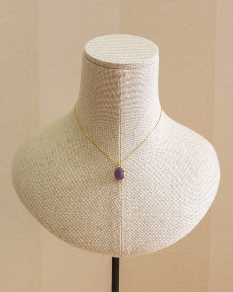 Collar de plata, chapado en oro, corto con piedra natural tallada 