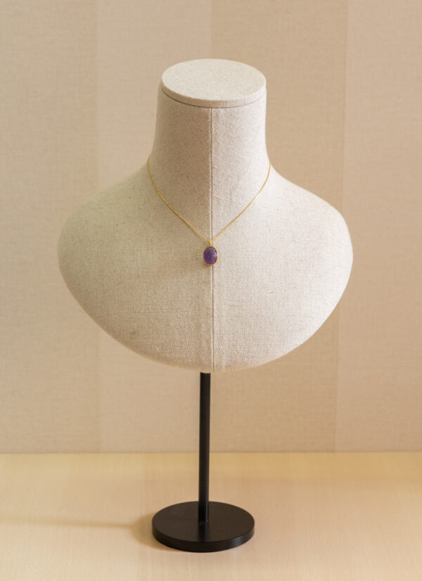 Collar de plata, chapado en oro, corto con piedra natural tallada 