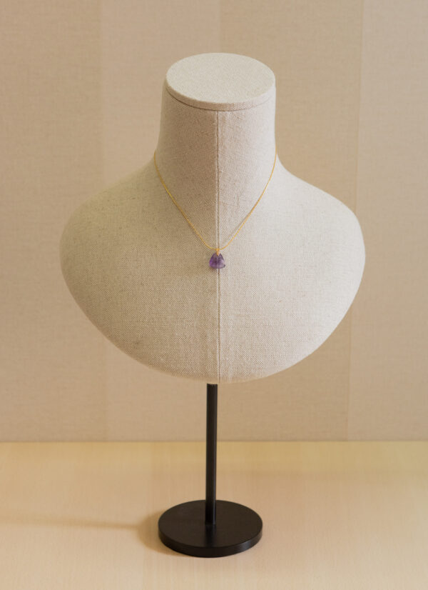 Collar corto de plata, chapado en oro, con piedra natural