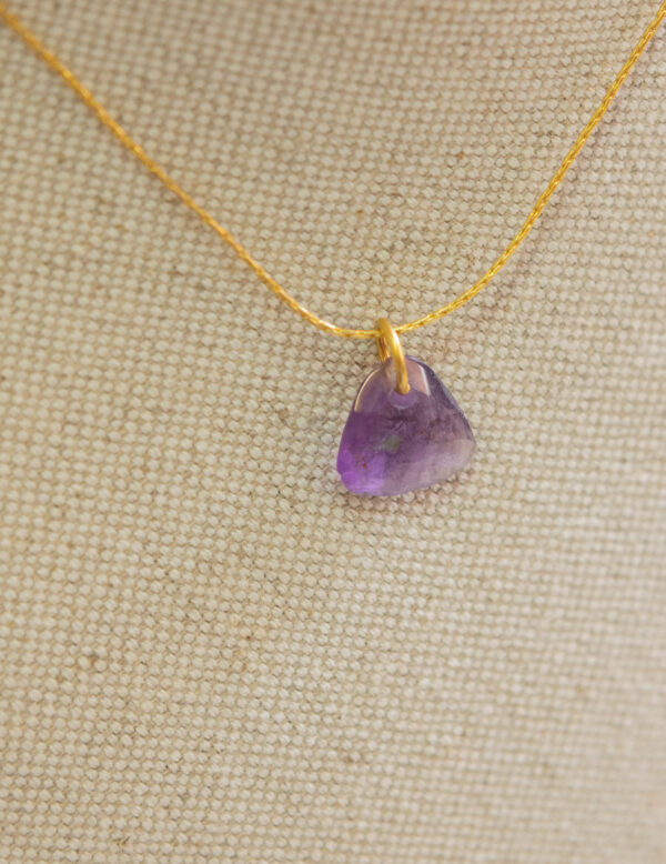 Collar corto de plata, chapado en oro, con piedra natural