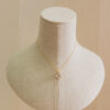 Collar corto de plata, chapado en oro, con piedra natural