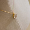 Collar corto de plata, chapado en oro, con piedra natural
