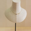 Collar de plata, chapado en oro, con mini charms variados