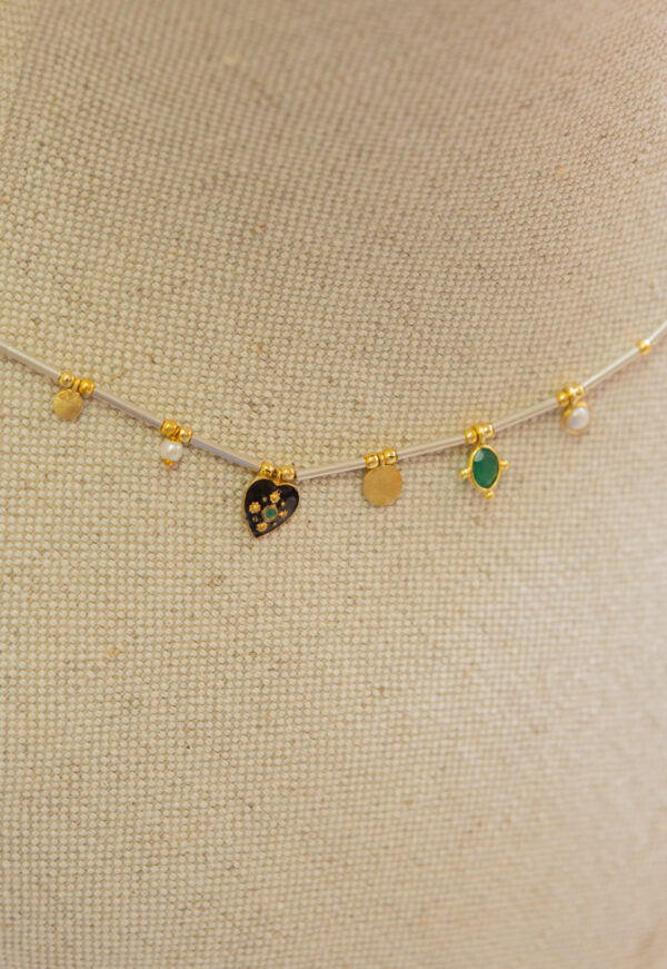 Collar de plata, chapado en oro, con mini charms variados