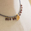 Collar de plata, chapado en oro, con piedras naturales 