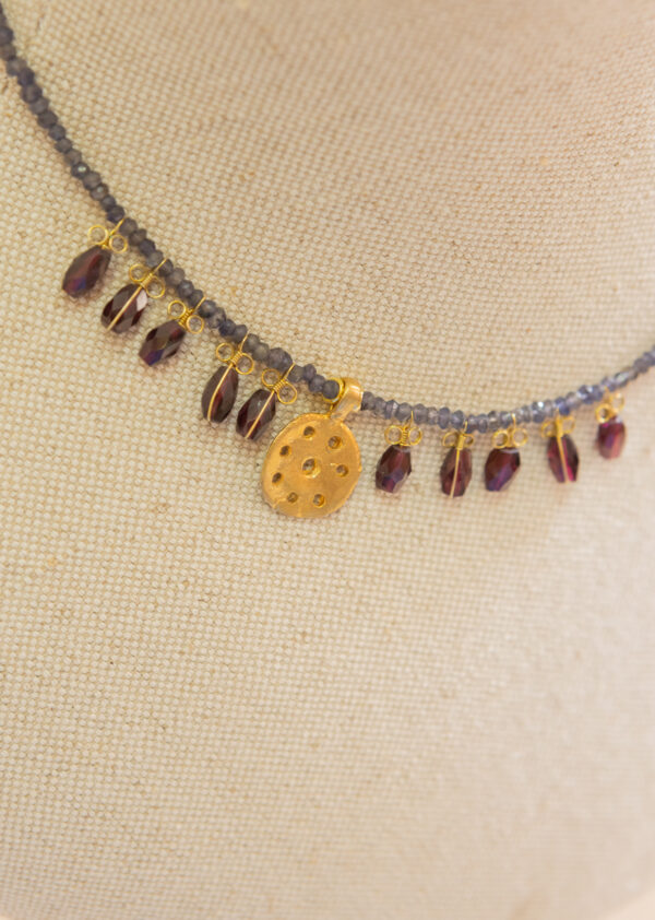 Collar de plata, chapado en oro, con piedras naturales 