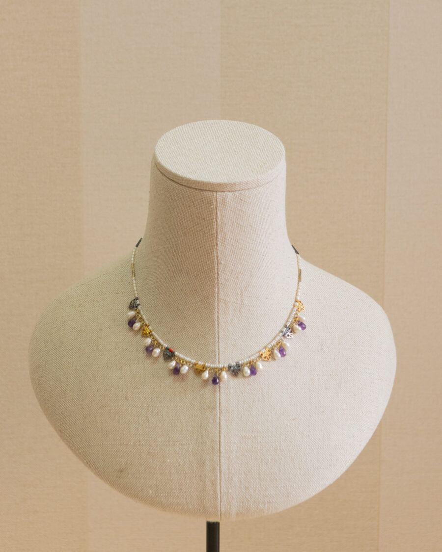 Collar de plata, chapado en oro, con piedras naturales 