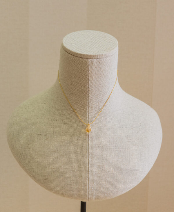 Collar de plata chapado en oro,  con colgante de piedra natural