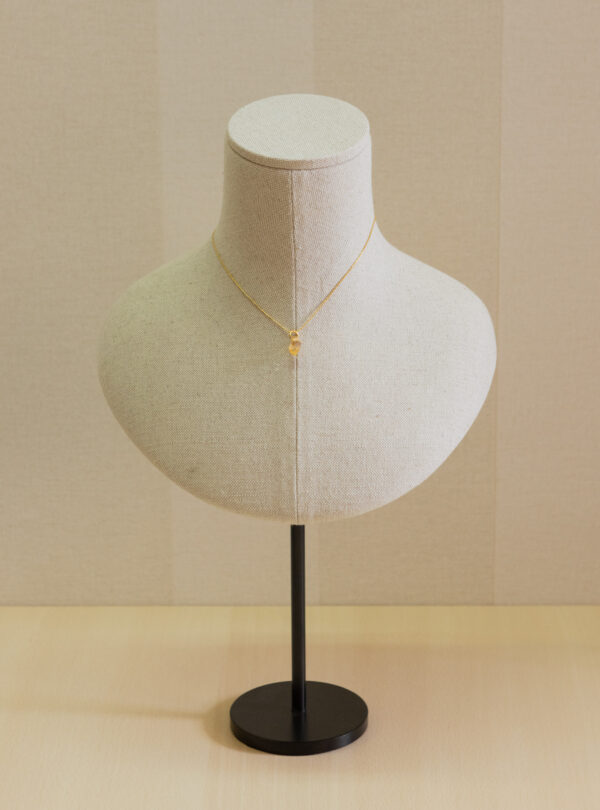 Collar de plata chapado en oro,  con colgante de piedra natural