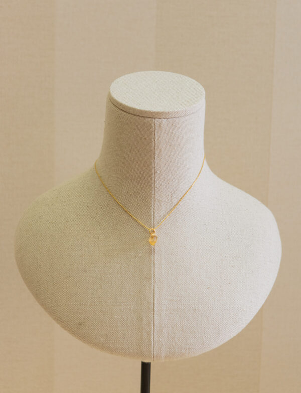 Collar de plata chapado en oro,  con colgante de piedra natural
