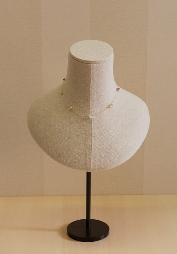 Collar de plata chapado en oro, con piedras naturales 