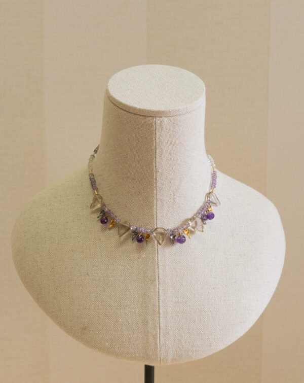 Collar plata chapado en oro,  con colgantes asimétricos de piedra natural 